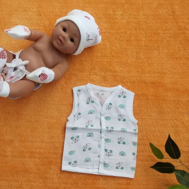 Photo 1 of 1 - Muslin Jabla Vest for Newborns - Rainbow print | MAMORITAI.SHOP
