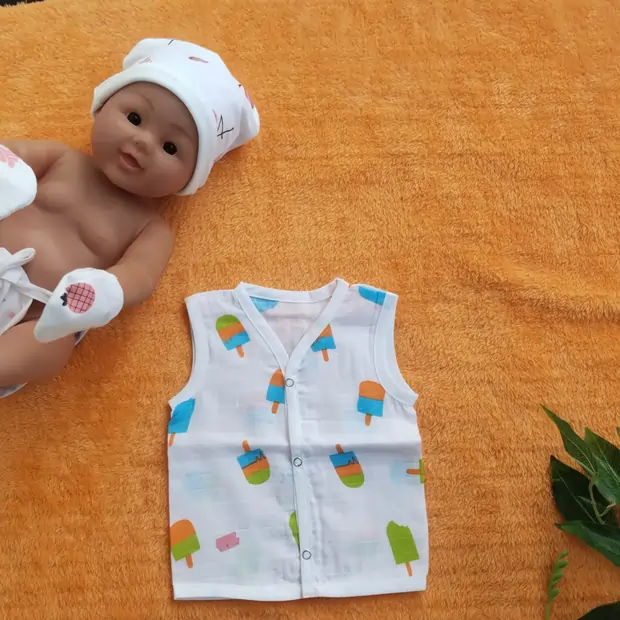 Photo 1 of 1 - Muslin Jabla Vest for Newborns - Ice print | MAMORITAI.SHOP