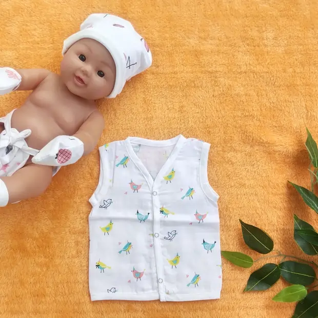 Photo 1 of 1 - Muslin Jabla Vest for Newborns - Sparrow print | MAMORITAI.SHOP